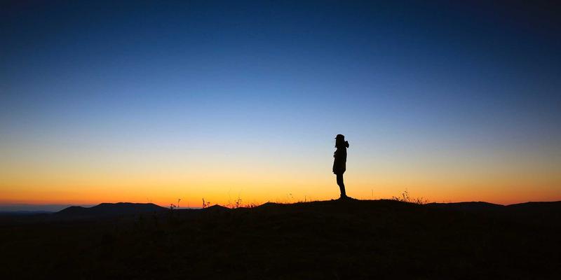 从孕期到童年：儿童雨具时尚穿搭指南，让雨鞋雨衣兼顾实用与美观