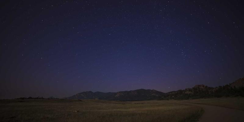 从爬行到学步：功能性学步裤与护膝袜套的选购与搭配全攻略